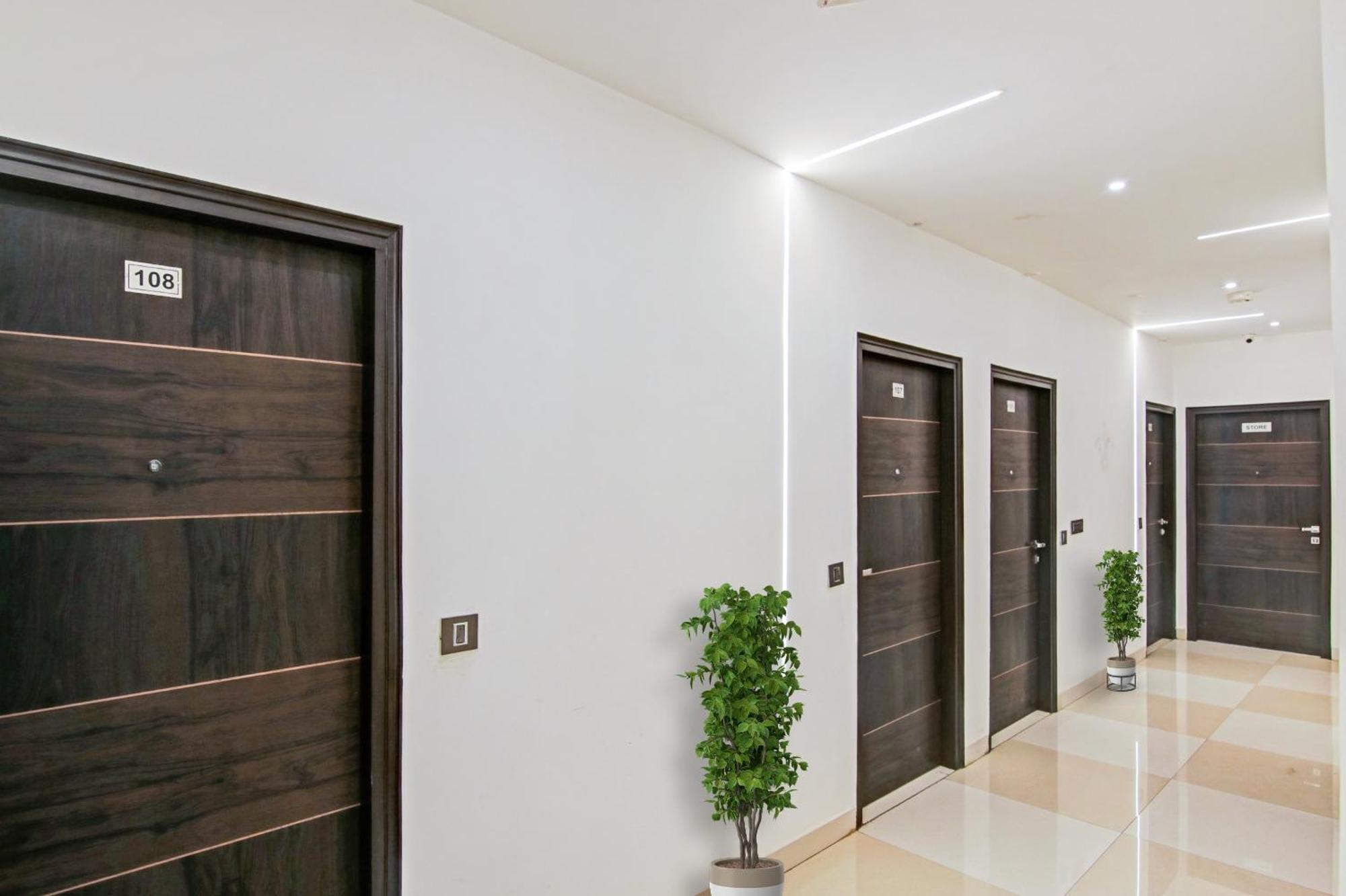 Hotel 19 West 新德里 外观 照片